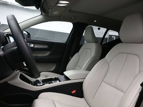 Used 2023 Volvo XC40 B5 Plus w/ Protection Package Premier AWD/4WD image 10