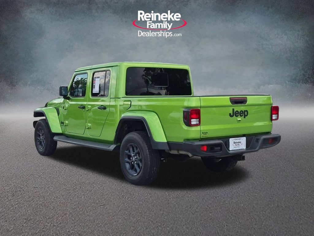 Used 2025 Jeep Gladiator Sport AWD/4WD image 8