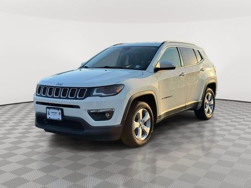 Used 2018 Jeep Compass Latitude w/ Popular Equipment Group AWD/4WD image 3