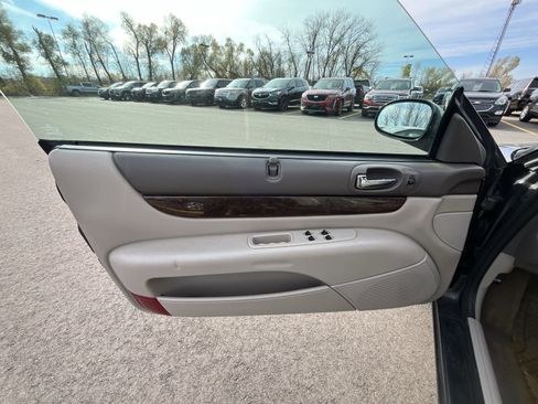 Used 2005 Chrysler Sebring Limited image 21