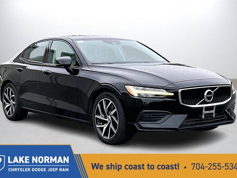 Used 2020 Volvo S60 T5 Momentum image 1