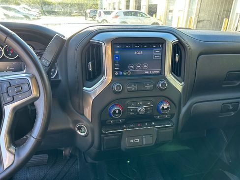 Used 2022 Chevrolet Silverado 1500 LT AWD/4WD image 18