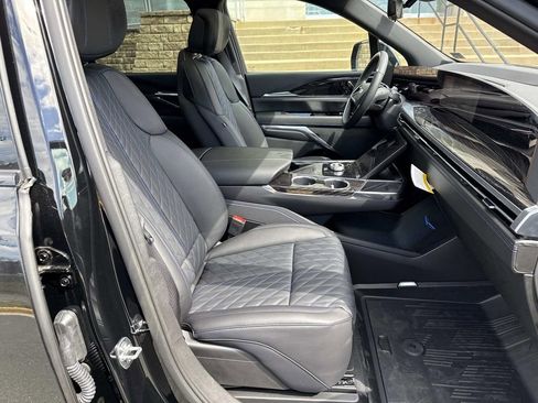 New 2026 Cadillac Escalade IQL Sport 1 w/ LPO, Floor Liner Package AWD/4WD image 9
