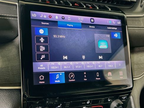 Used 2023 Jeep Grand Cherokee Limited AWD/4WD image 15