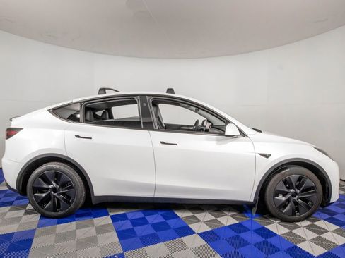 Used 2024 Tesla Model Y Long Range AWD/4WD image 4