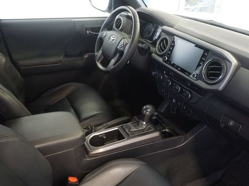 Used 2023 Toyota Tacoma TRD Sport w/ TRD Premium Sport Package AWD/4WD image 25