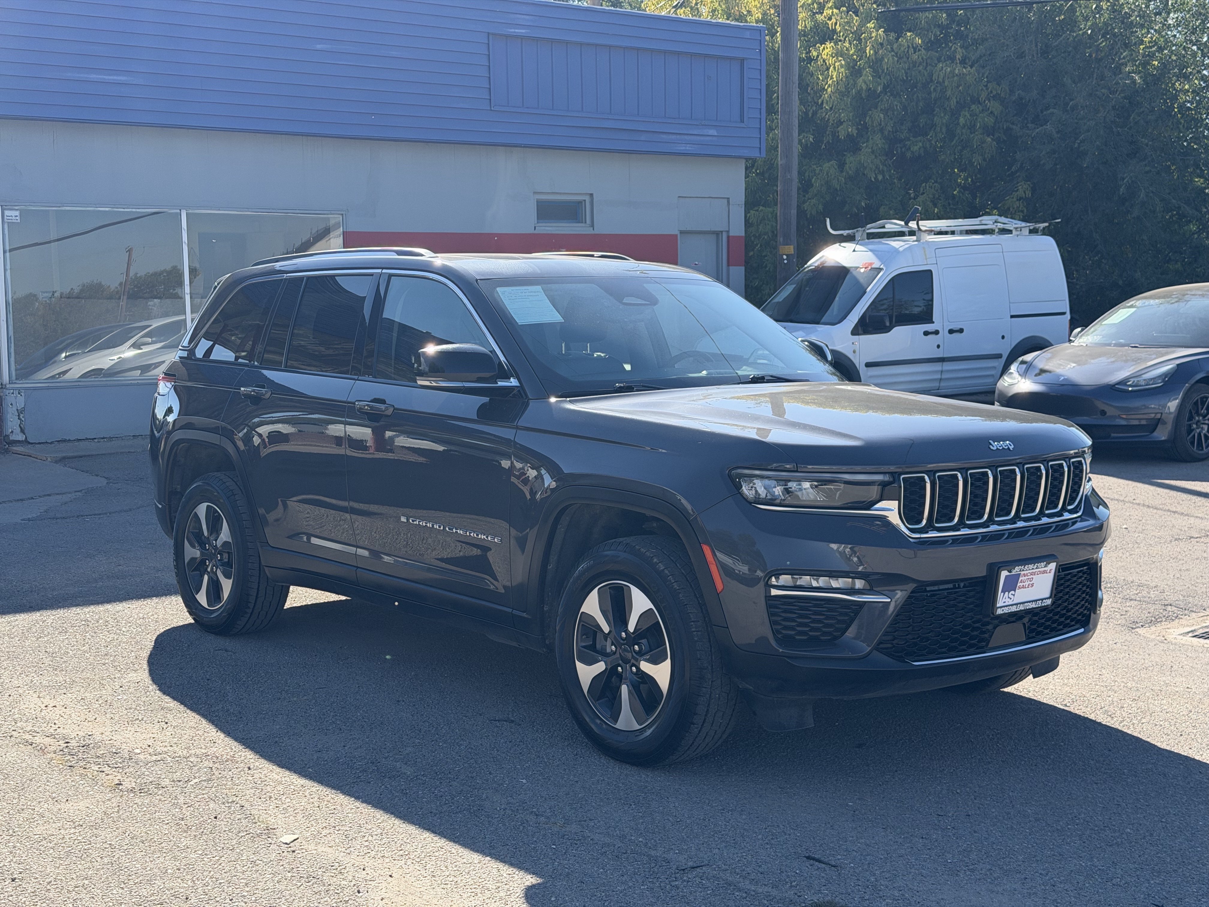 Used 2023 Jeep Grand Cherokee 4WD 4xe image 8