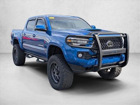 Used 2018 Toyota Tacoma TRD Sport w/ Technology Package AWD/4WD image 4