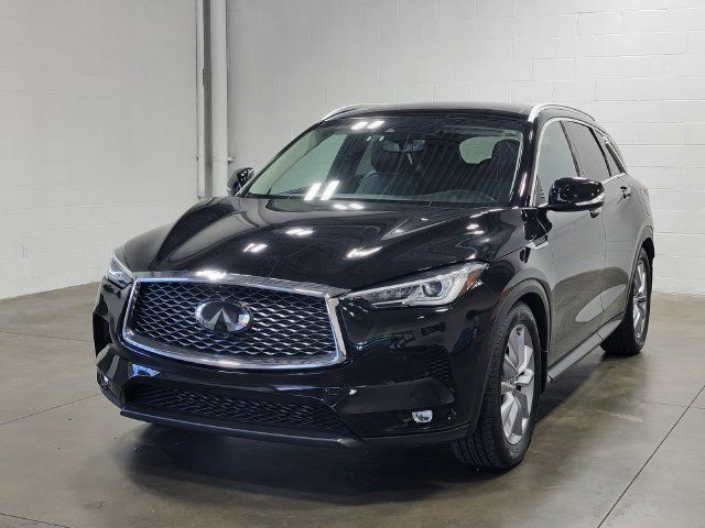 Used 2020 INFINITI QX50 Luxe w/ Navigation Package AWD/4WD image 2