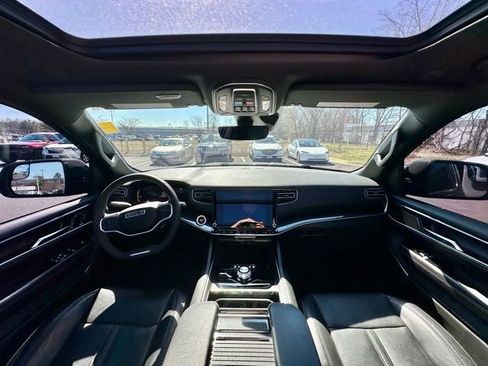 Used 2023 Jeep Wagoneer 4WD w/ Premium Group I image 2