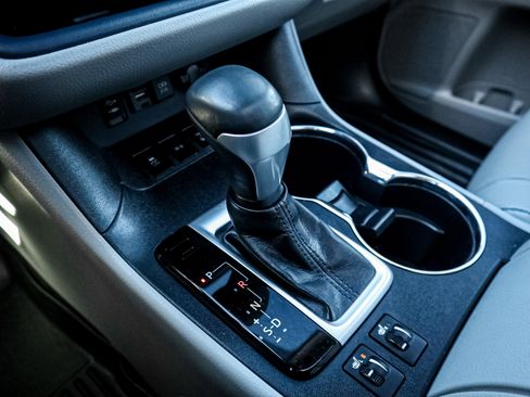 Used 2019 Toyota Highlander XLE image 26