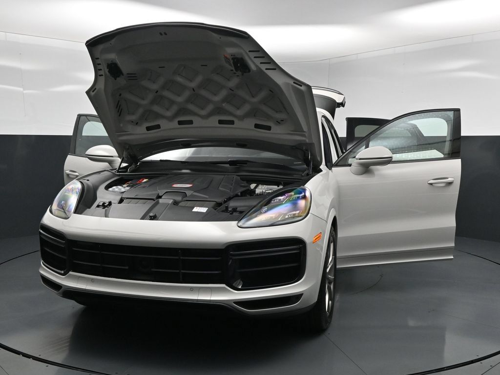 Used 2020 Porsche Cayenne Turbo AWD/4WD image 32