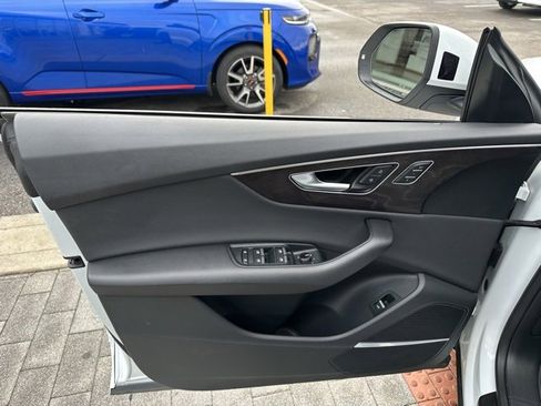 Used 2021 Audi Q8 Prestige image 10