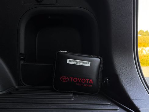 Certified 2023 Toyota RAV4 XLE Premium AWD/4WD image 31
