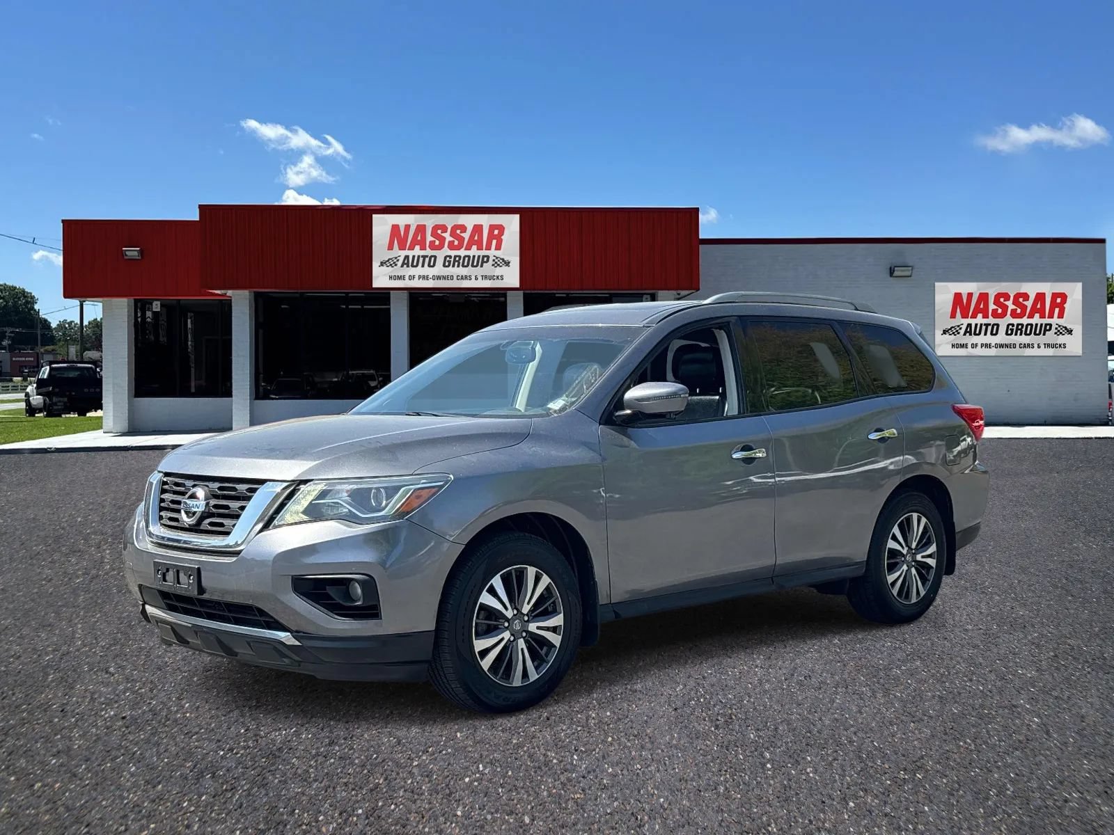 Used 2017 Nissan Pathfinder SL w/ SL Premium Package AWD/4WD image 1