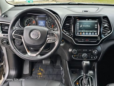 Used 2019 Jeep Cherokee Limited image 19