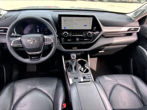 Used 2023 Toyota Highlander Limited FWD image 26