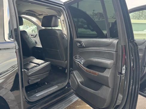 Used 2018 Chevrolet Suburban LT image 19