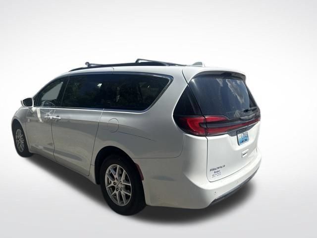 Used 2022 Chrysler Pacifica Touring-L FWD image 3