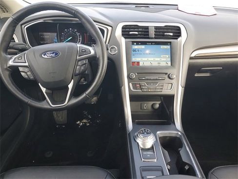 Used 2018 Ford Fusion SE w/ Fusion SE Technology Package image 10