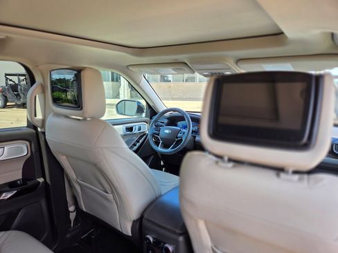 Used 2023 Ford Explorer Platinum w/ Technology Package AWD/4WD image 13