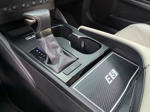 Used 2025 Lexus ES 350 Ultra Luxury w/ Accessory Package (Z2) image 20