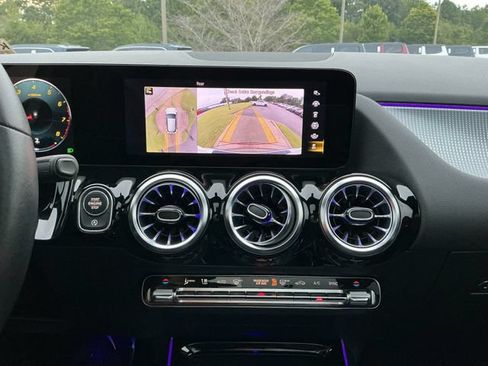 Used 2023 Mercedes-Benz GLA 250 w/ Premium Package image 17