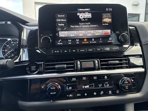 Used 2025 Nissan Pathfinder SL FWD image 21