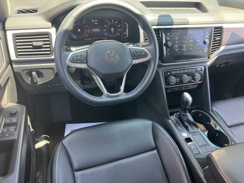 Certified 2022 Volkswagen Atlas SE FWD image 40