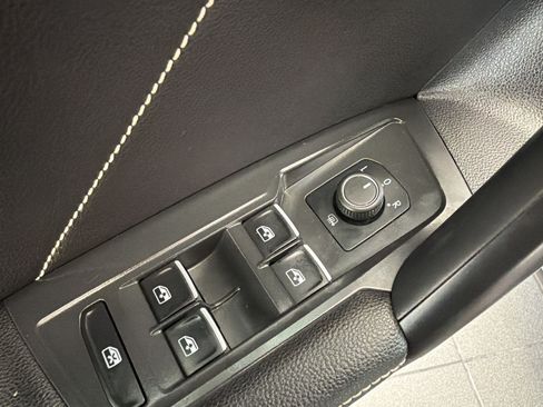 Used 2024 Volkswagen Tiguan SE AWD/4WD image 13