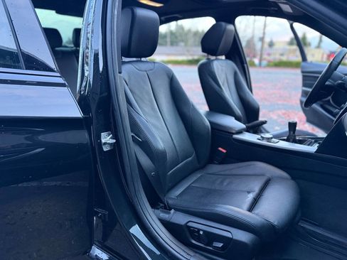 Used 2014 BMW 335i Sedan w/ Technology Package image 18