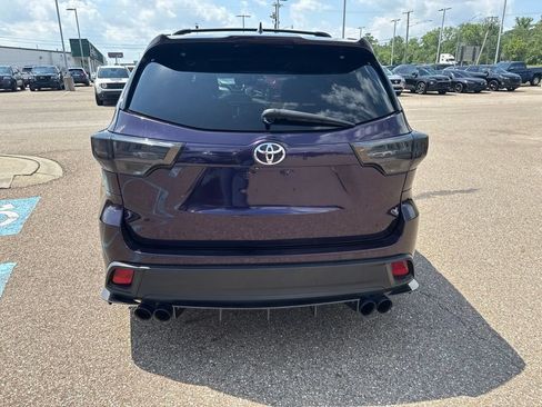 Used 2017 Toyota Highlander Limited AWD/4WD image 6