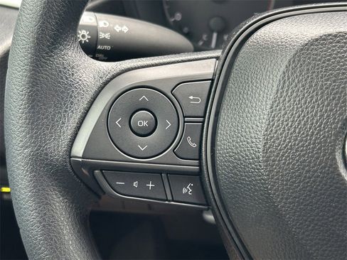 Certified 2025 Toyota Corolla LE image 32