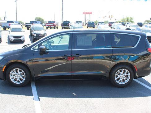 Used 2023 Chrysler Voyager LX FWD image 5