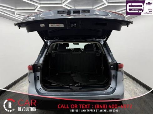 Used 2021 Toyota Highlander XLE image 6