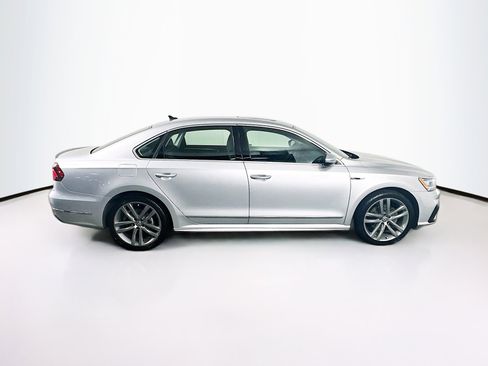 Used 2019 Volkswagen Passat 2.0T SE R-Line FWD image 10