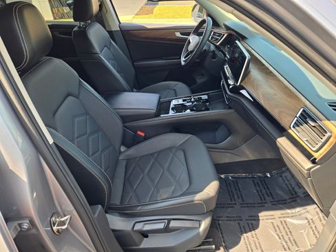 Used 2024 Volkswagen Atlas SE FWD image 7
