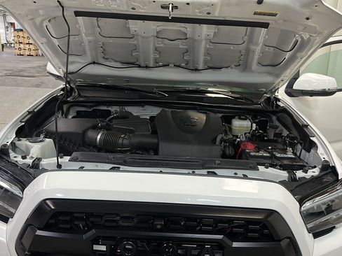 Used 2021 Toyota Tacoma TRD Off-Road w/ Advanced Technology Package image 13