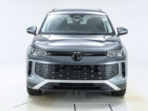 New 2025 Volkswagen Tiguan SE image 53