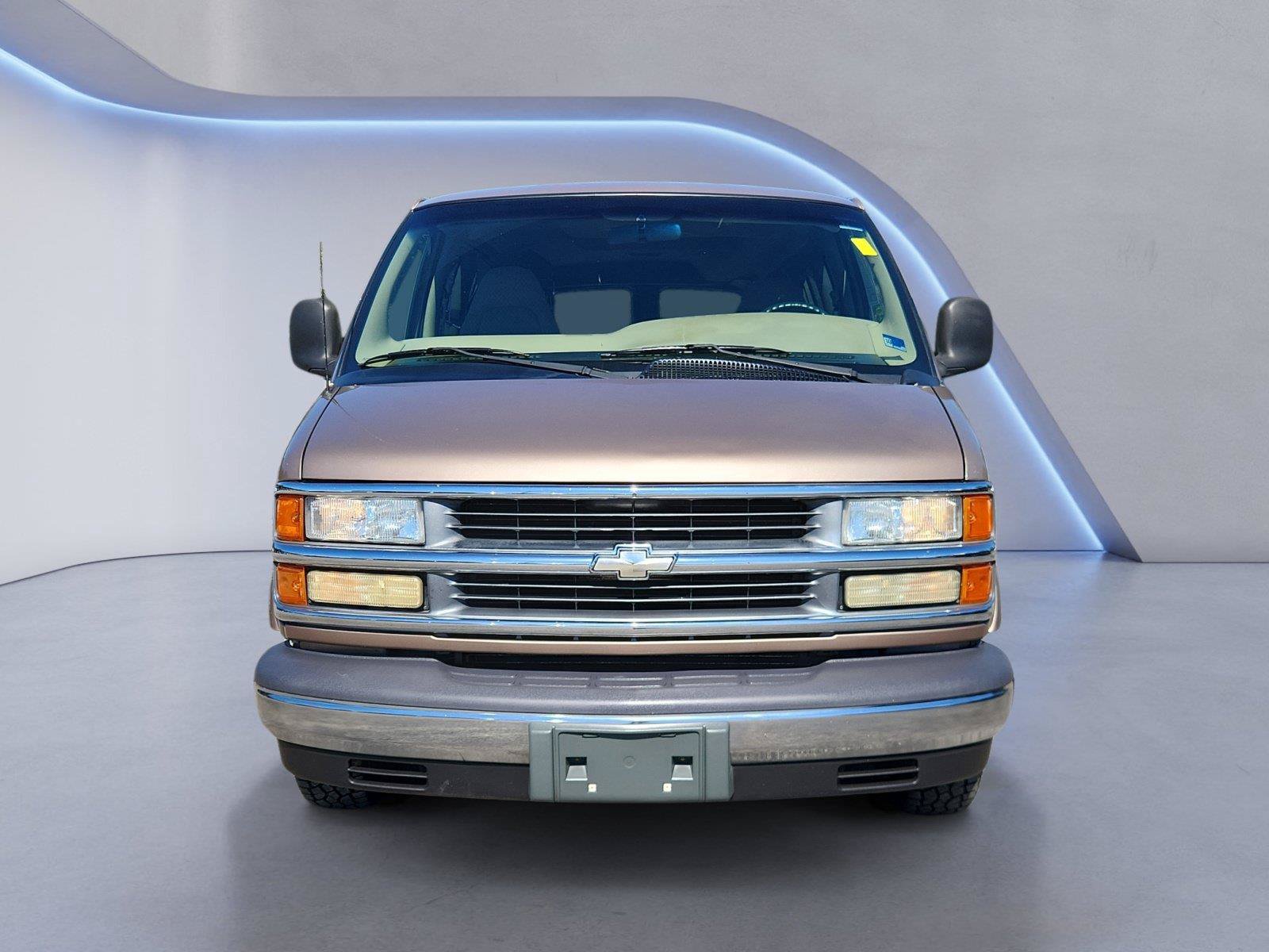 Used 2001 Chevrolet Express 1500 Passenger w/ LS Preferred Equipment Group RWD image 8