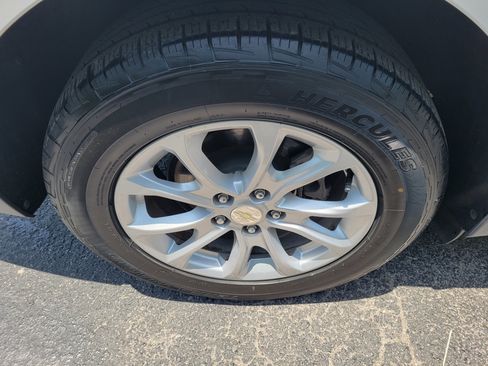 Used 2020 Chevrolet Equinox LT FWD image 41