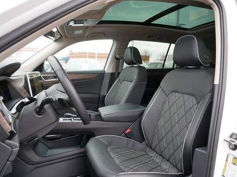 Certified 2025 Volkswagen Atlas SEL Premium R-Line image 15