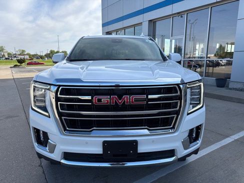 Used 2024 GMC Yukon SLT w/ SLT Luxury Package AWD/4WD image 8