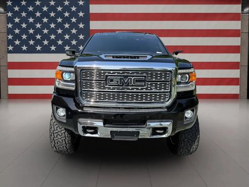 Used 2019 GMC Sierra 2500 Denali w/ Duramax Plus Package AWD/4WD image 9