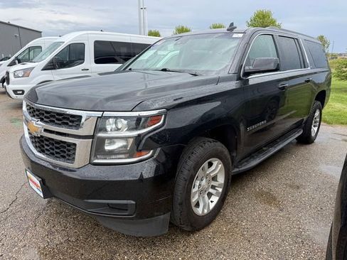 Used 2018 Chevrolet Suburban LT AWD/4WD image 3