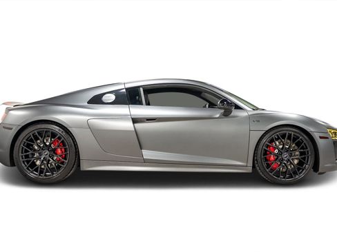 Used 2018 Audi R8 V10 w/ Premium Package image 5