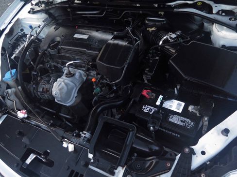Used 2017 Honda Accord Sport image 39