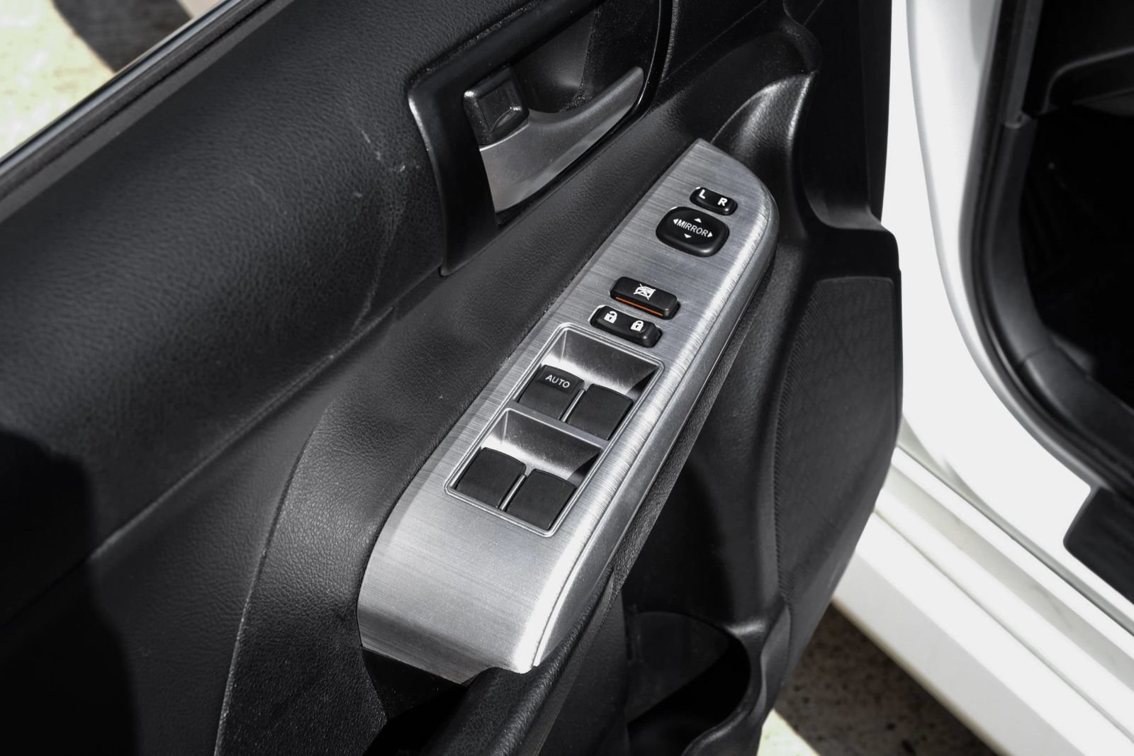 Used 2014 Toyota Camry SE FWD image 40
