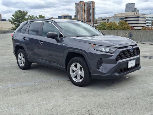 Used 2020 Toyota RAV4 LE image 7