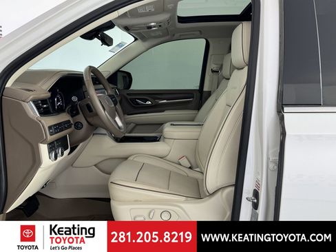 Used 2021 GMC Yukon Denali w/ Denali Premium Package AWD/4WD image 14